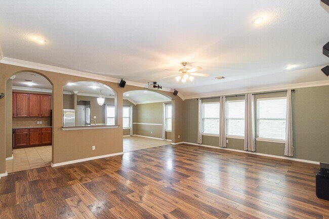 Building Photo - 9419 Silver Ridge Dr