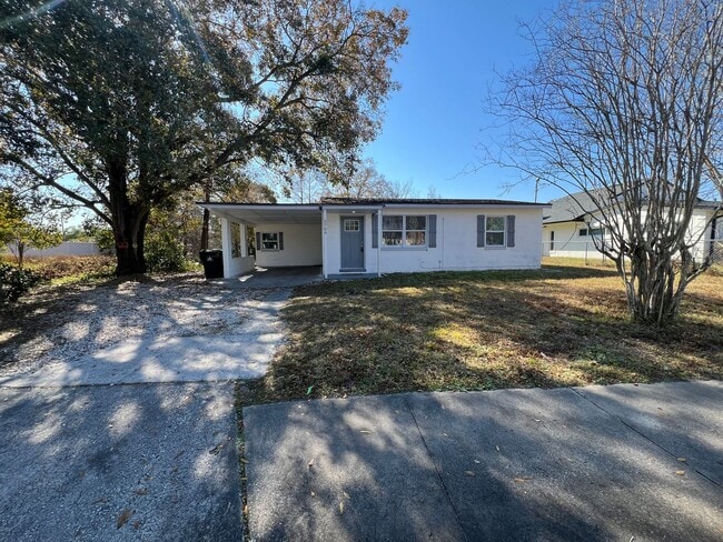 Charming 3-Bed / 2-Bath Renovated Rental in Washington Shores – Prime Orlando Location! - Charming 3-Bed / 2-Bath Renovated Rental in Washington Shores – Prime Orlando Location! House