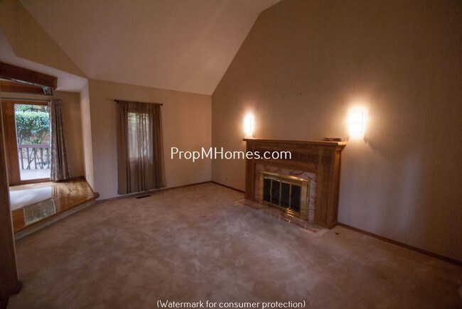 Building Photo - 6430 SW Orchid St