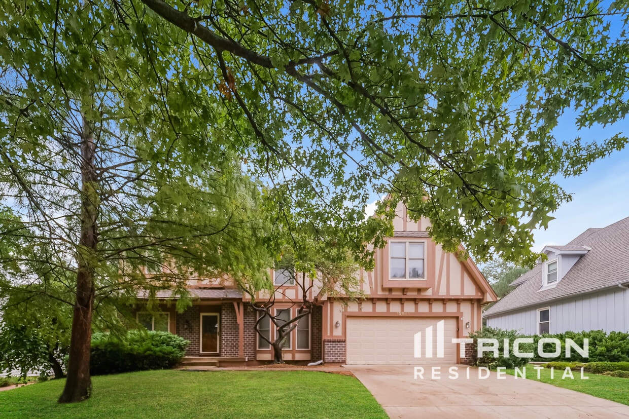 Primary Photo - 15841 W Beckett Ln