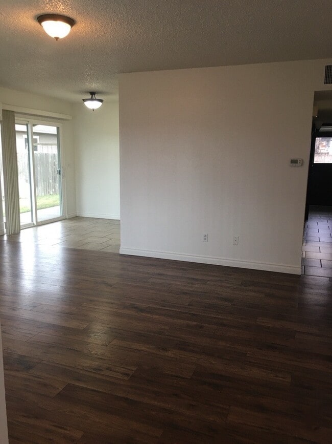 Building Photo - 2063 Parish St