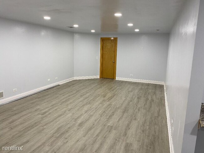 Foto del edificio - 2 br, 1 bath Condo - 75 Street x Greene Rd