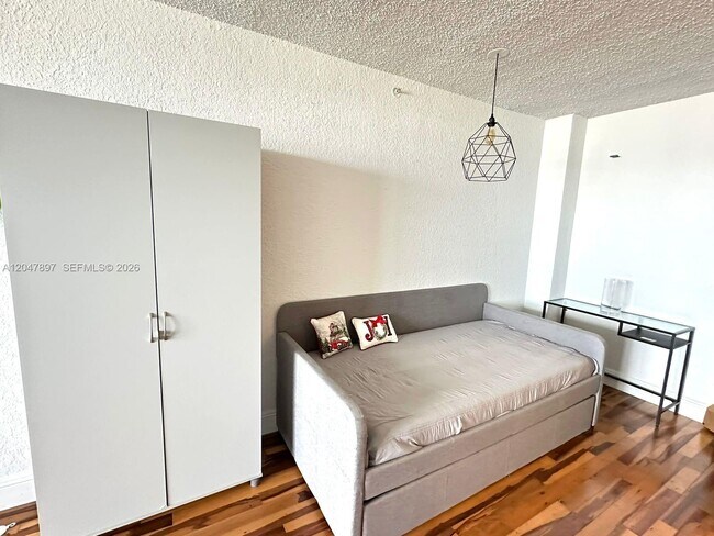 Foto del edificio - 1500 Bay Rd