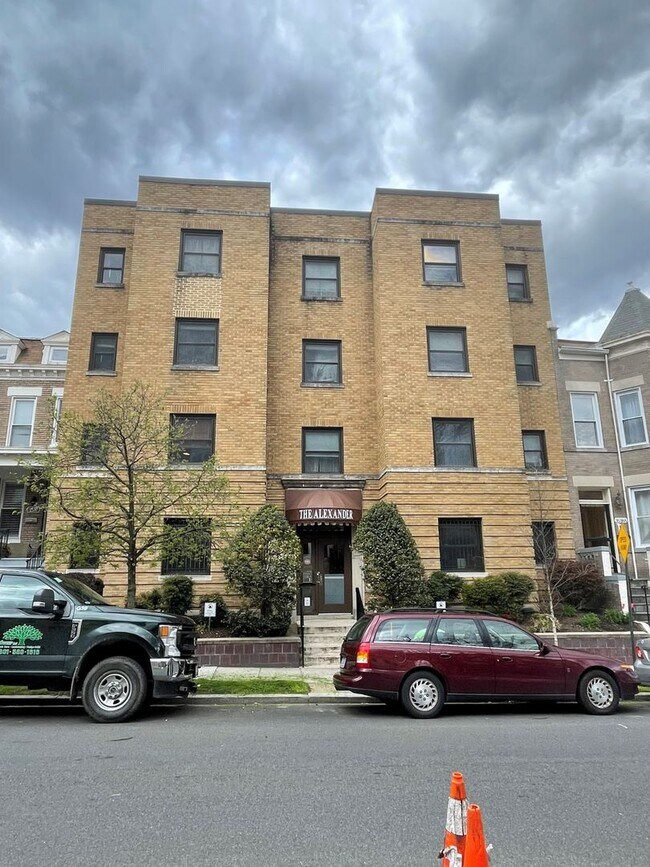 Foto del edificio - 3534 10th St NW
