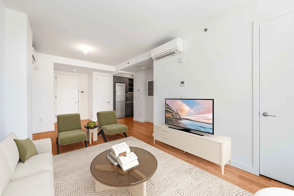 Primary Photo - 123 Melrose St