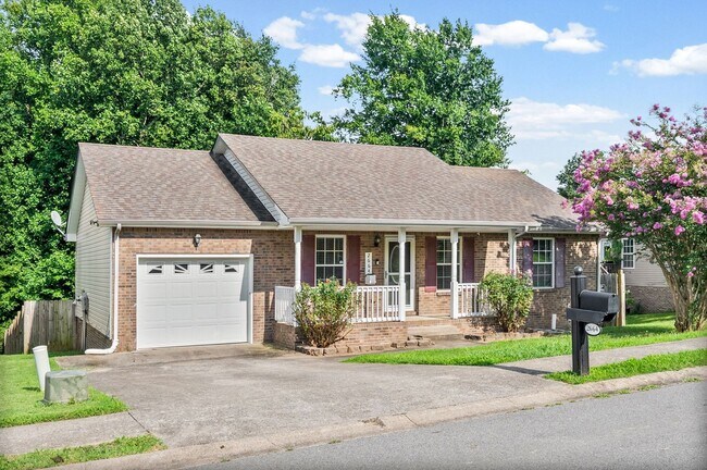 Building Photo - Pet Friendly Three Bedroom!