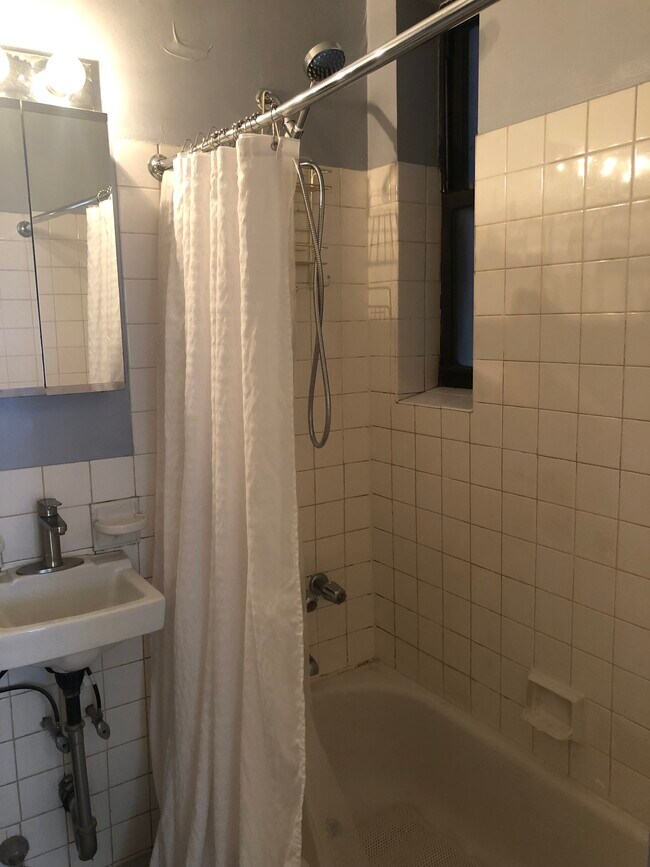 Foto del edificio - 424 E 77th St