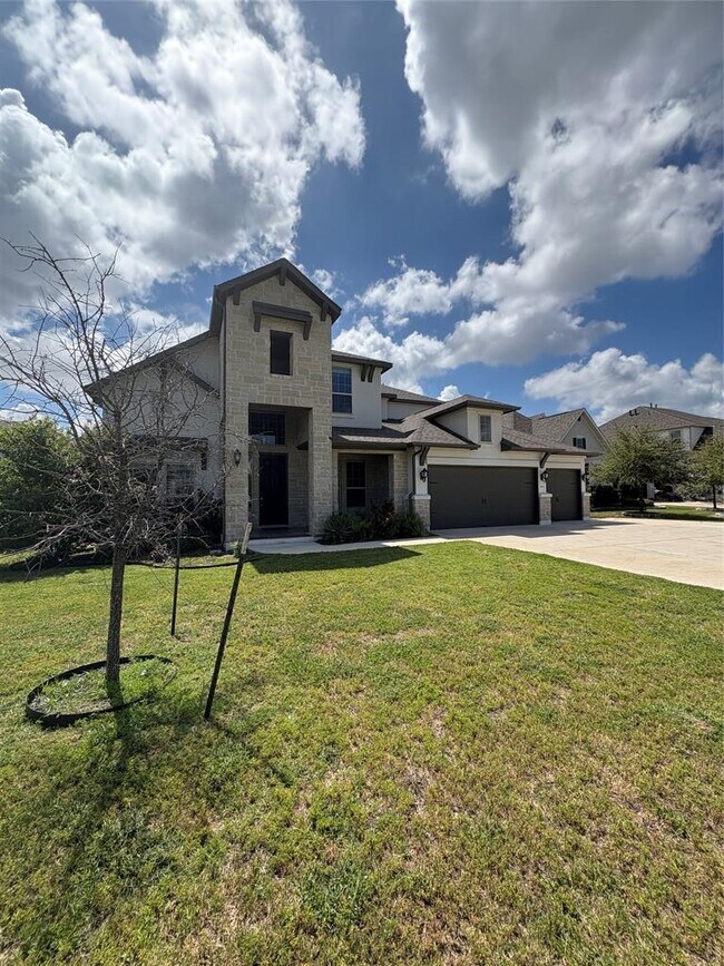 Building Photo - 2904 Fallcrest Bnd