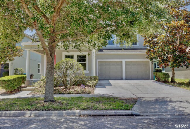 Building Photo - Gorgeous 4/3.5 Home with a Large Fenced Ba...
