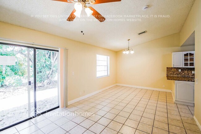 Foto del edificio - 4900 NW 92nd Ave