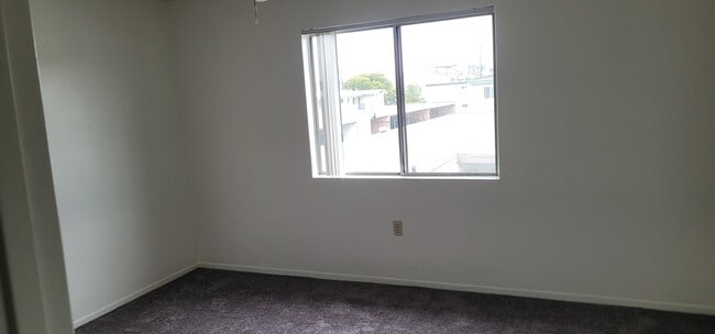 Apt 20 bedroom - Via Del Amo Apartments