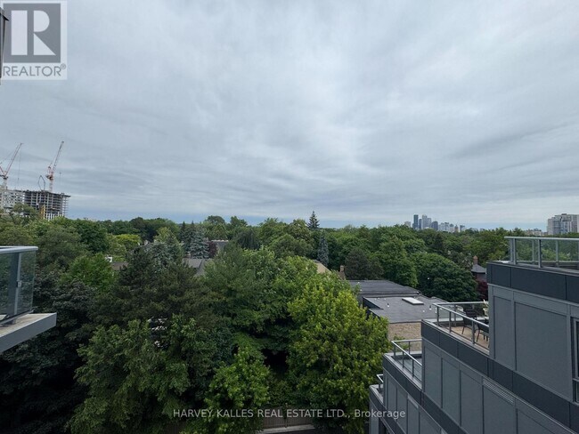 Photo du bâtiment - 6-716 Parkwood Ave