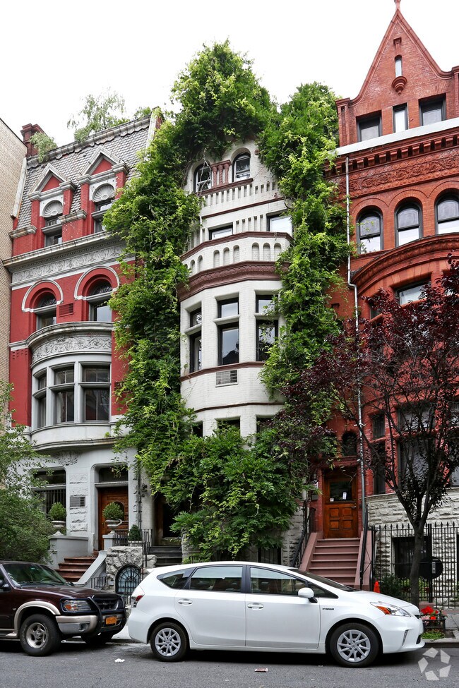 Building Photo - 143 W 81st St