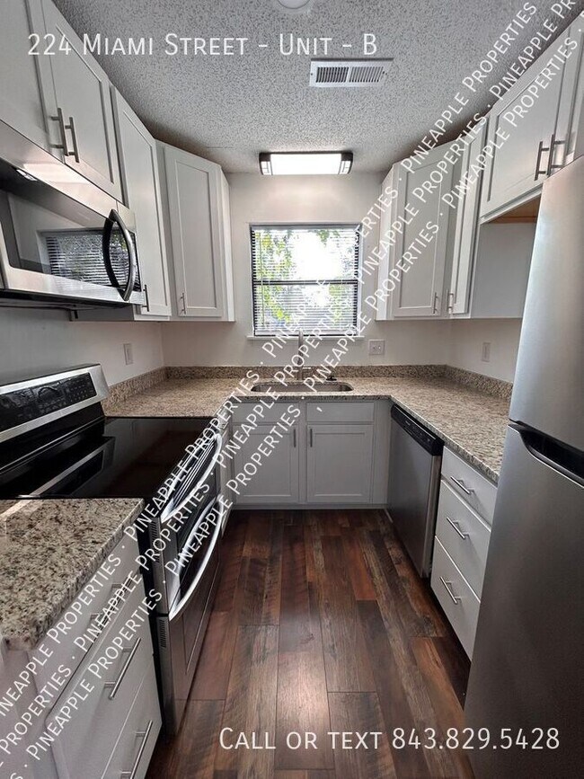 Building Photo - 224 Miami St