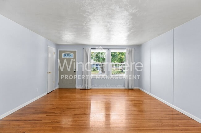 Building Photo - Welcome to this charming 3-bedroom, 1-bath...