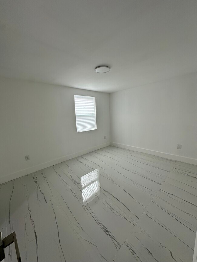 Foto del edificio - 1120 NW 128th St