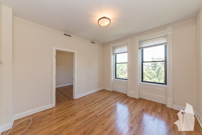 Building Photo - 2954 N Racine Ave