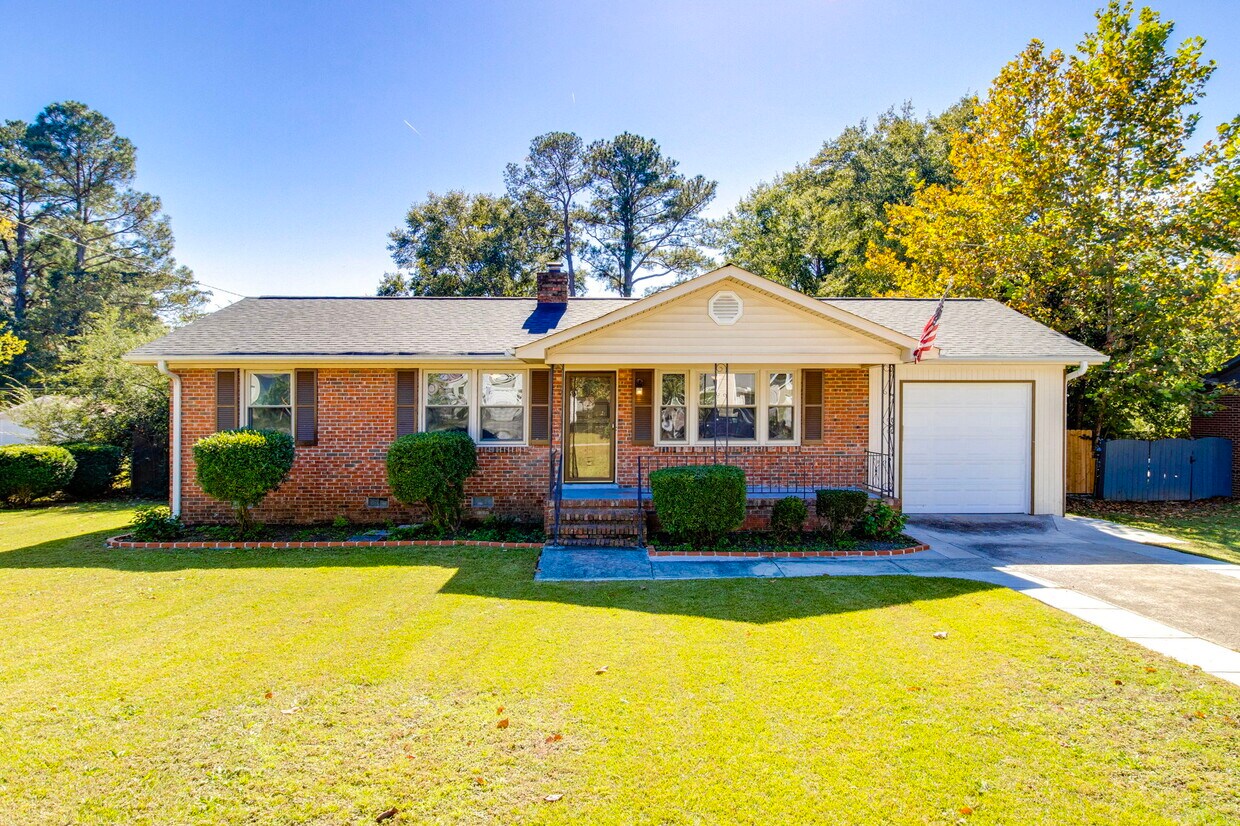 Foto principal - 7712 Burdell Dr