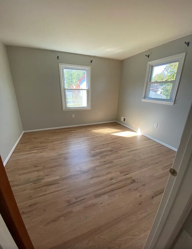Building Photo - 2482 Sylvan Ave