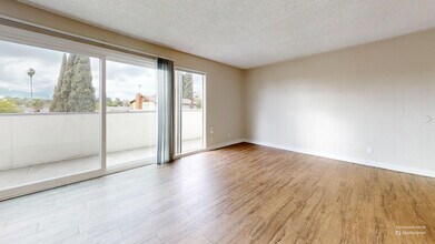 Interior Photo - Rosebeach