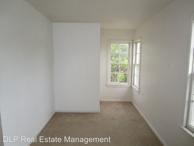 Building Photo - 225 N Peninsula Dr
