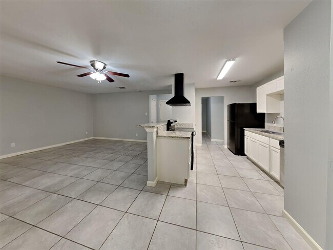 Foto del edificio - 3 BR/2BA | Renovated Single Family Home |  | 2-Car Covered Parking | Gated backyard!
