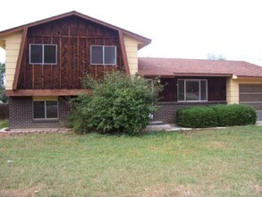 Building Photo - 1342 Hiawatha Dr