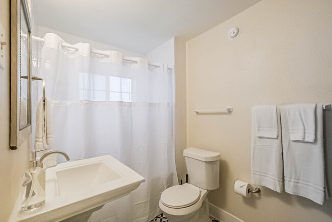 Foto del edificio - 1327 W 21st St