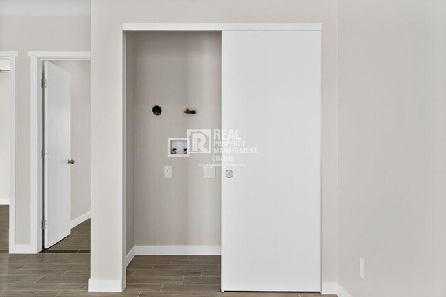 Foto del edificio - 940 E Anahurst Pl