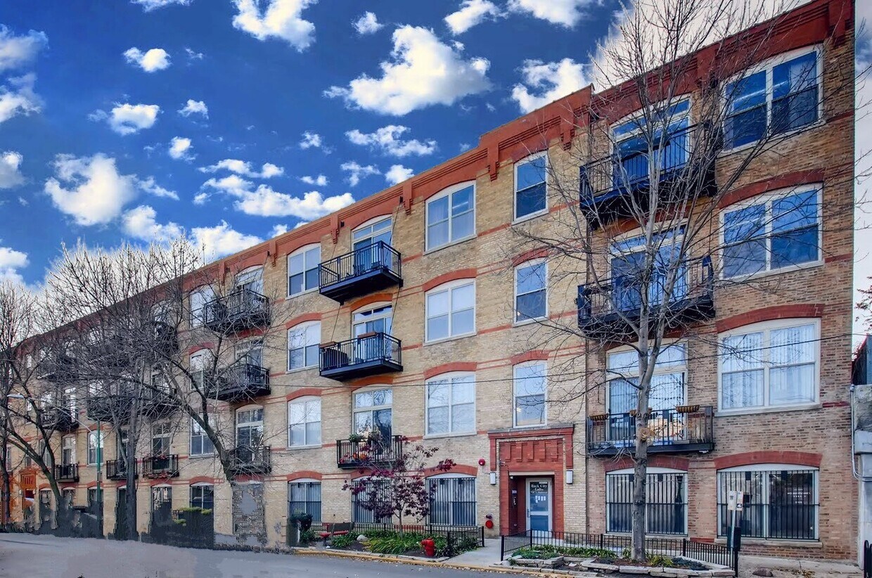 Primary Photo - 1740 N Maplewood Ave