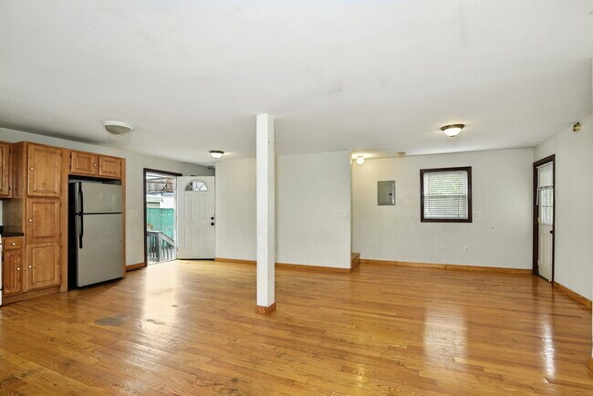 Building Photo - 12 Fenton St