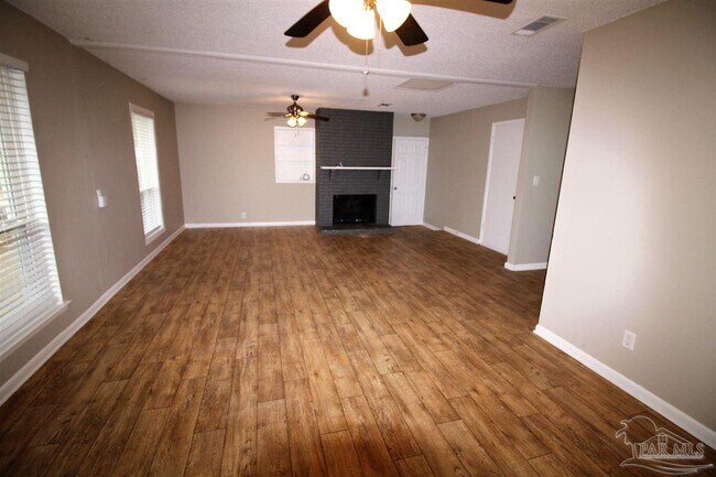 Foto del edificio - 5200 Springdale Dr