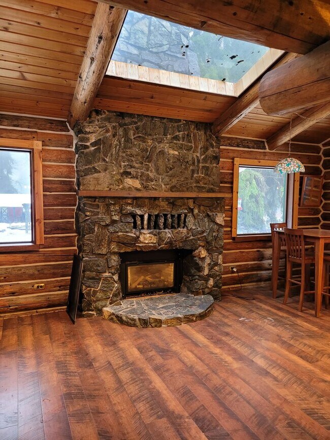 Foto del edificio - Log Cabin on Acreage, Mosquito Lk Rd