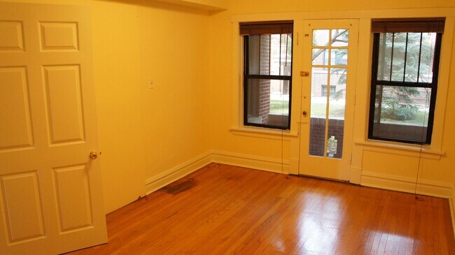 Foto del edificio - 2524 N Kedzie Blvd