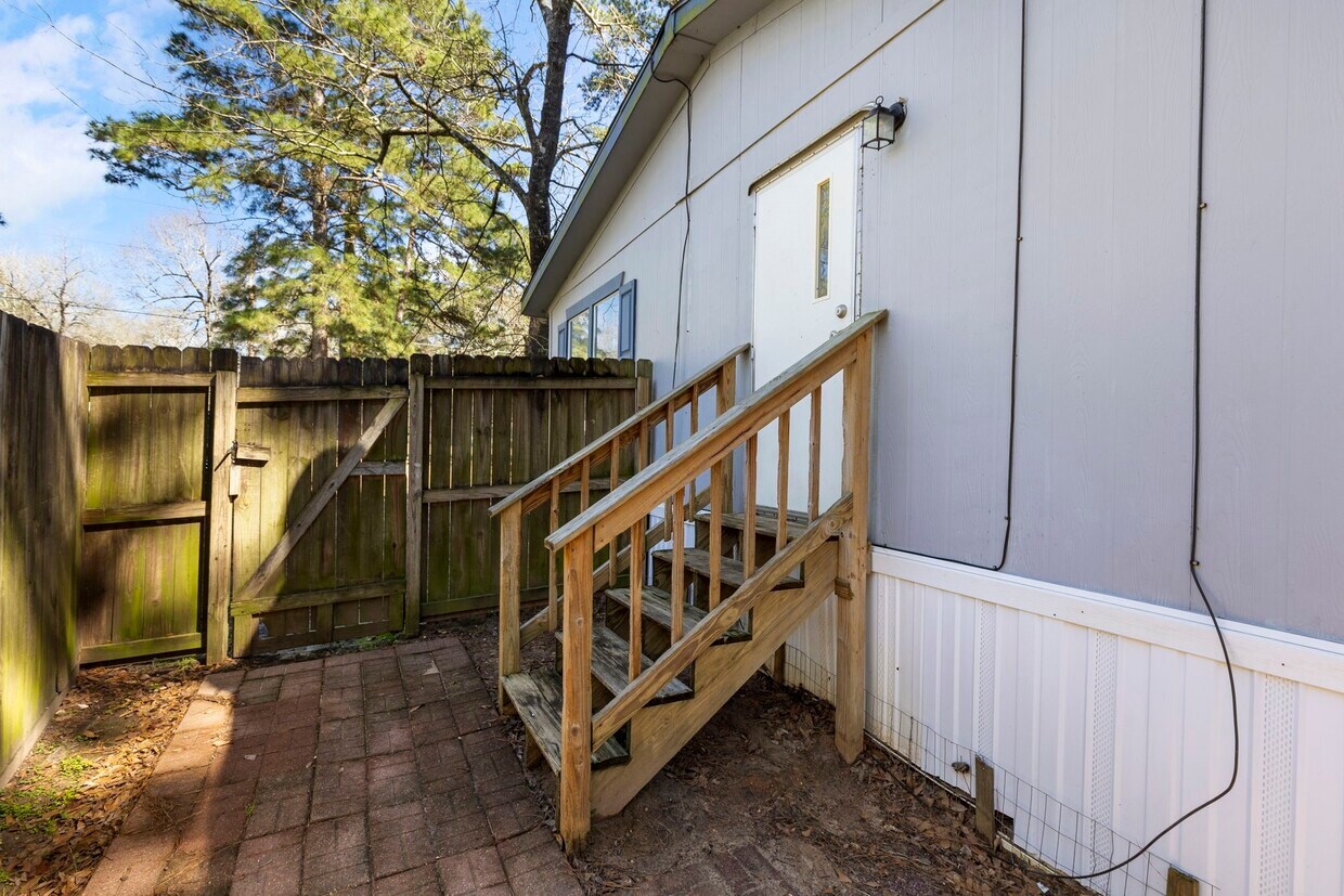 Primary Photo - 4460 Grand Oaks Dr