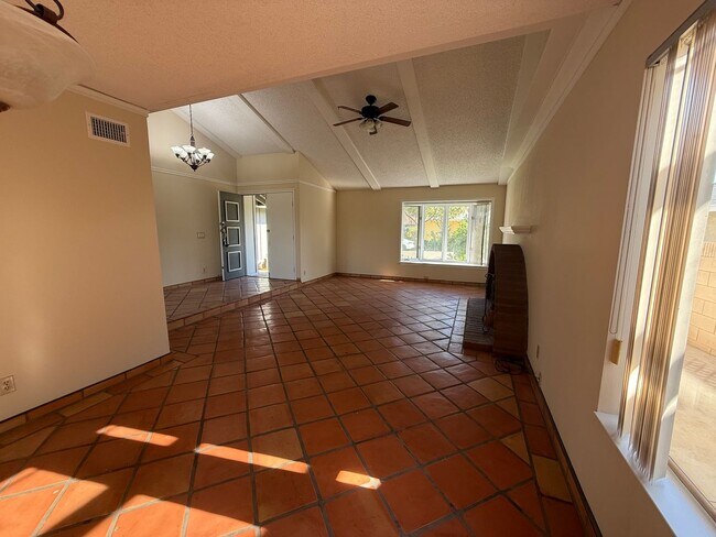 Foto del edificio - 4738 Summit Ave