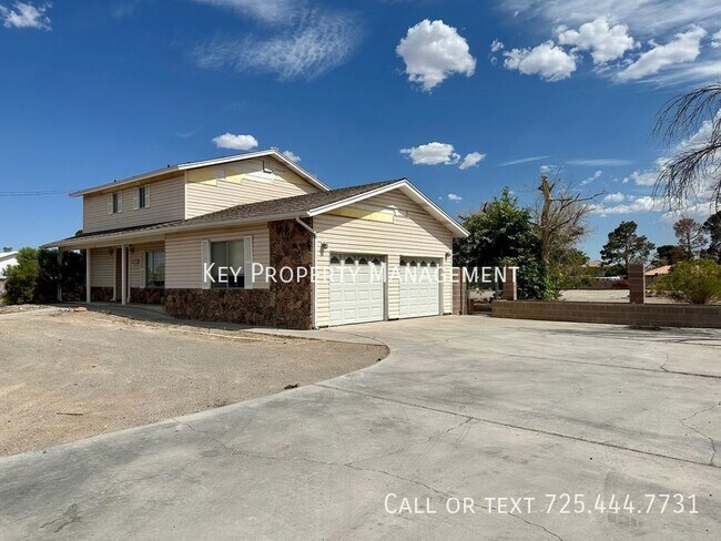 Building Photo - 4 Bed * Tri-Level House on 1+ Acre