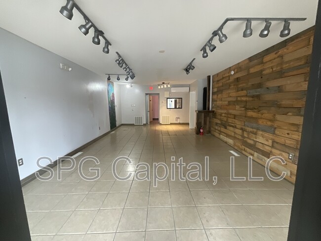 Building Photo - 13 W King St