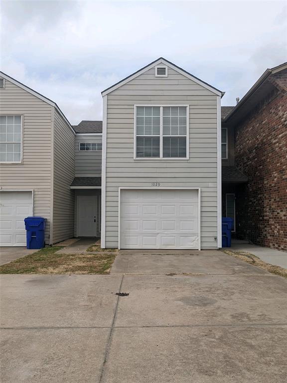 Building Photo - 1029 Rambling Oaks Dr