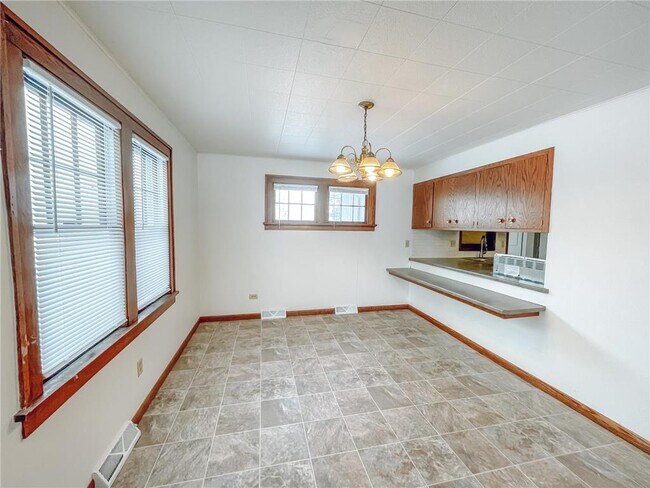 Building Photo - 1216 6th Ave S