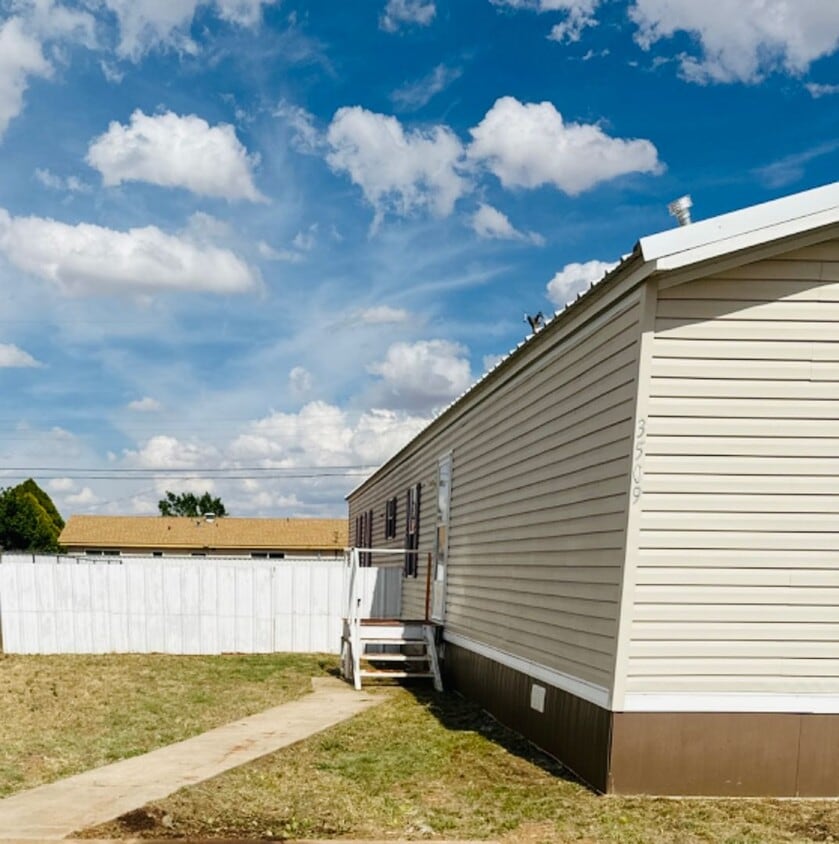 Building Photo - 3 bedroom 2 bath in Clovis