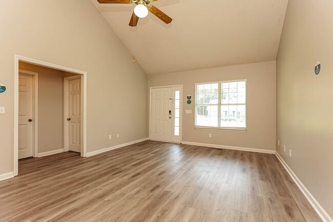 Building Photo - 1610 Cedar Tree Ln