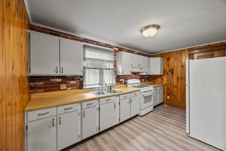 Building Photo - 319 Wheatfield St