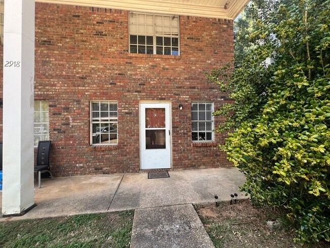 Building Photo - 2918 5th Ave
