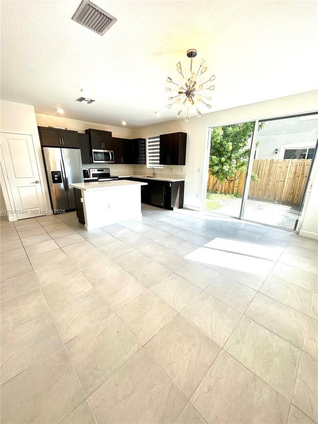 Foto del edificio - 2418 SE 10th St