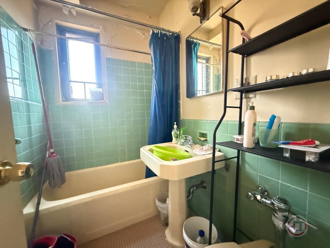 Building Photo - 1545 Archer Rd