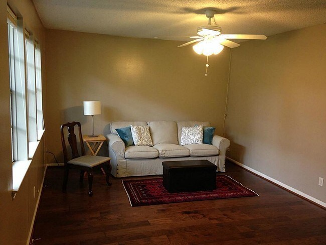 Foto del edificio - 10406 Hammerly Blvd