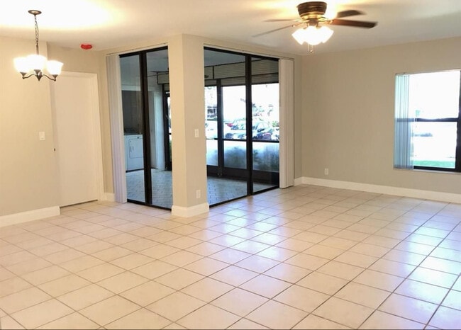 Building Photo - 4530 Carambola Cir S