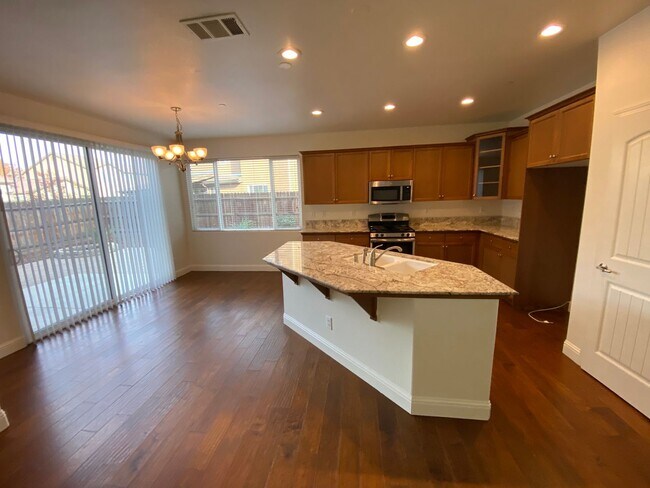 Foto del edificio - Beautiful 2 Story Home in Gated Avalon Com...