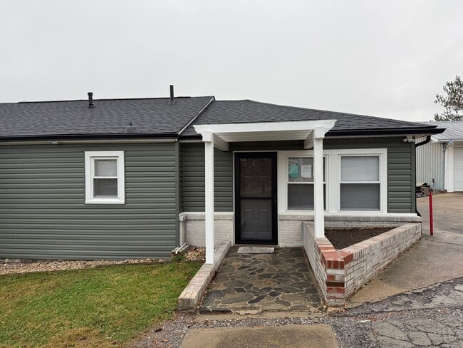 Building Photo - 313 E Bernard Ave